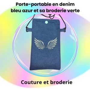 Etui pour téléphone portable en denim azur et sa broderie vert d’eau